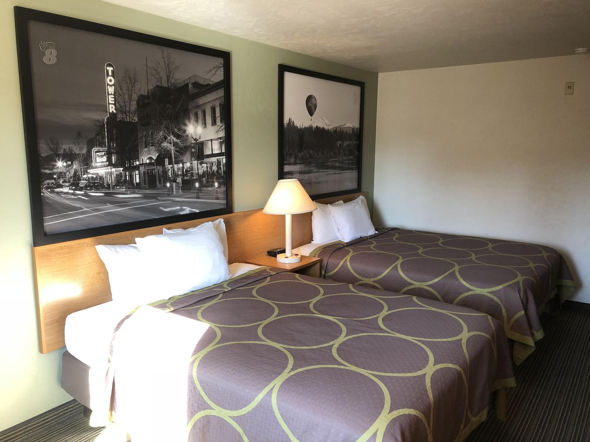 Super 8 By Wyndham Bend Hotel Exterior photo
