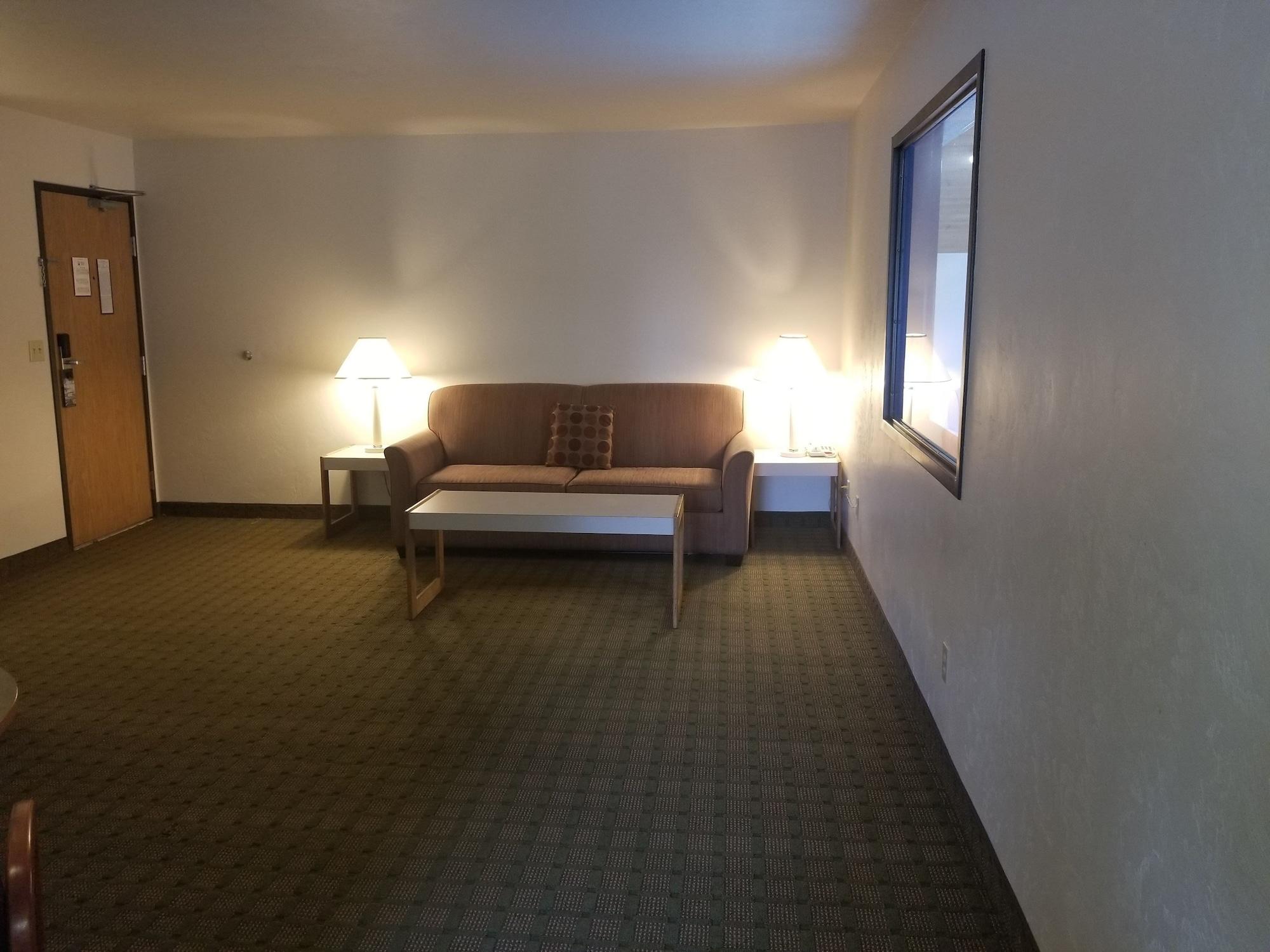 Super 8 By Wyndham Bend Hotel Exterior photo